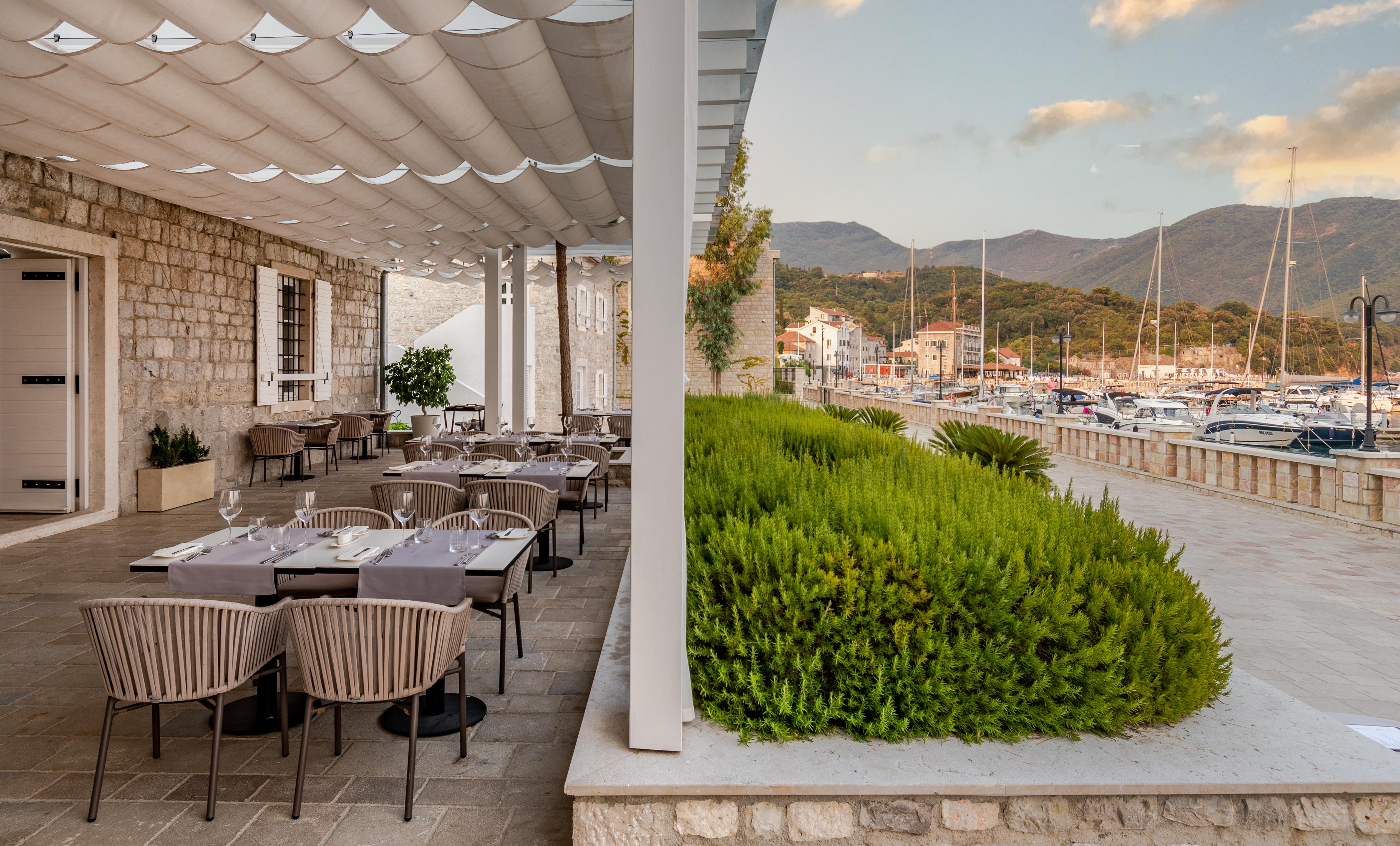 Lazure Hotel & Marina 헤르섹 외부 사진