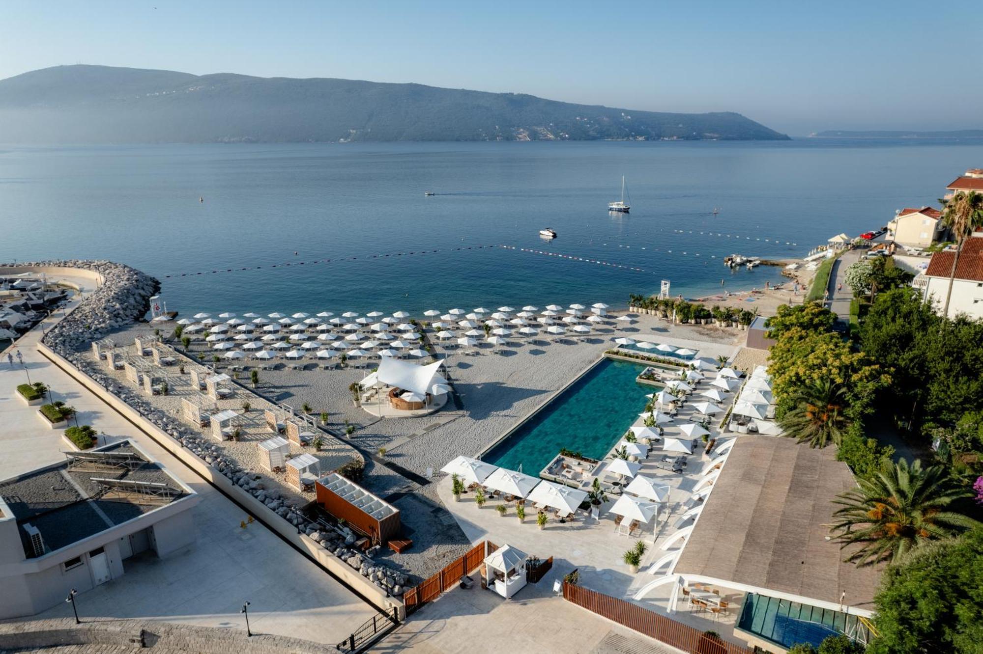 Lazure Hotel & Marina 헤르섹 외부 사진